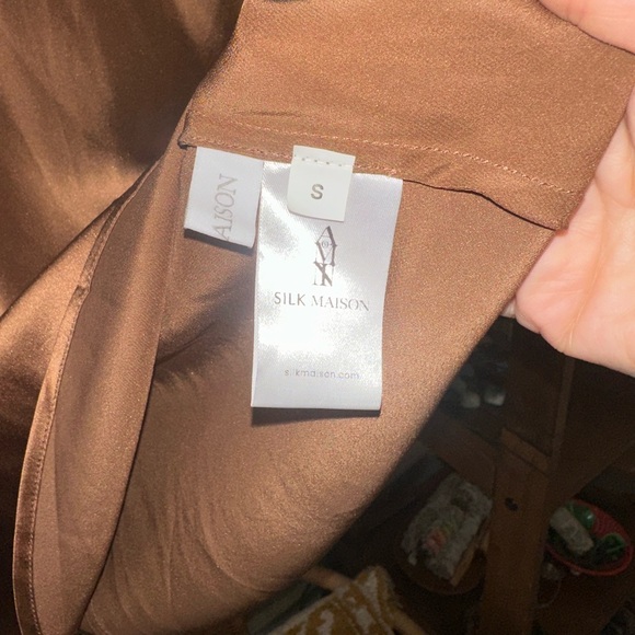 Silk Maison
Lounge Cowl Neck Mini Silk Slip
Dress - Picture 5 of 12